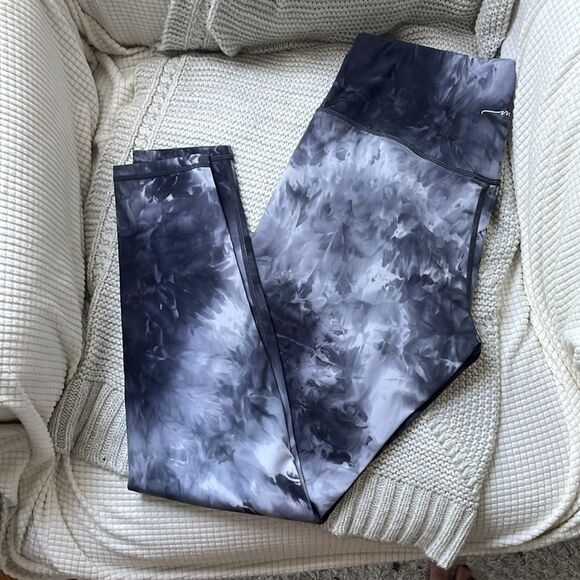 Merak Activewear Set (bra and leggings) - Picture 7 of 8